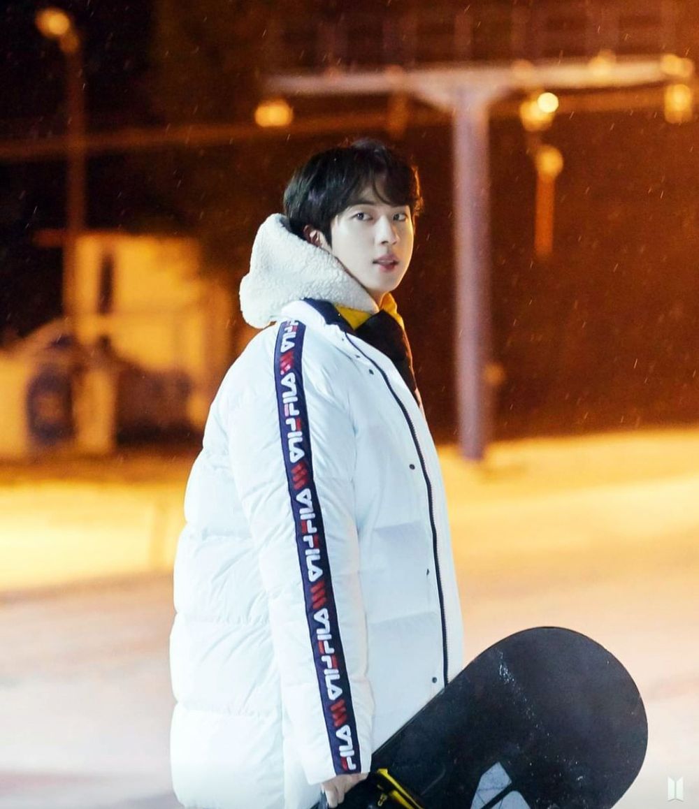 盤點6位KPOP男偶像絕美冬日照特輯！V、杋圭氛圍感全開，明宰鉉化身雪地大狗狗心動指數破表！-5