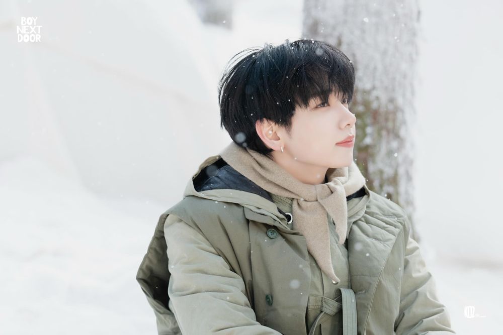 盤點6位KPOP男偶像絕美冬日照特輯！V、杋圭氛圍感全開，明宰鉉化身雪地大狗狗心動指數破表！-7