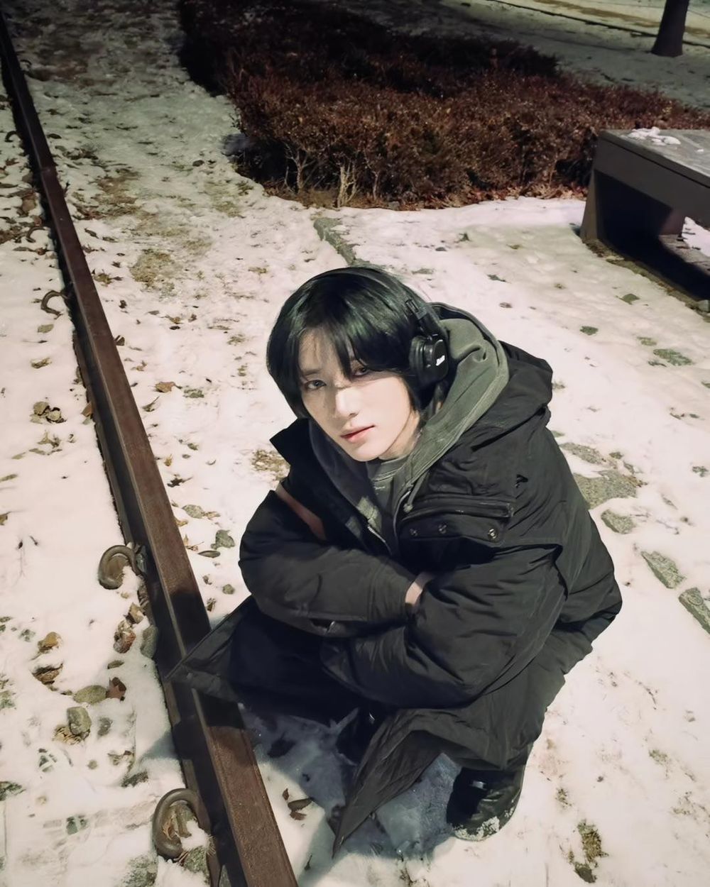 盤點6位KPOP男偶像絕美冬日照特輯！V、杋圭氛圍感全開，明宰鉉化身雪地大狗狗心動指數破表！-8