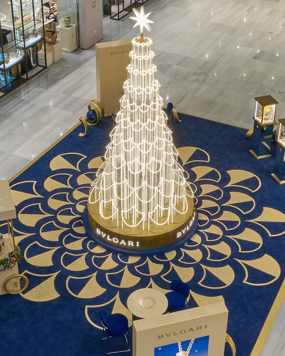 金智媛是「人間鑽石」無誤！現身寶格麗活動美到在發光！同款「小扇子項鍊」值得一生收！-11