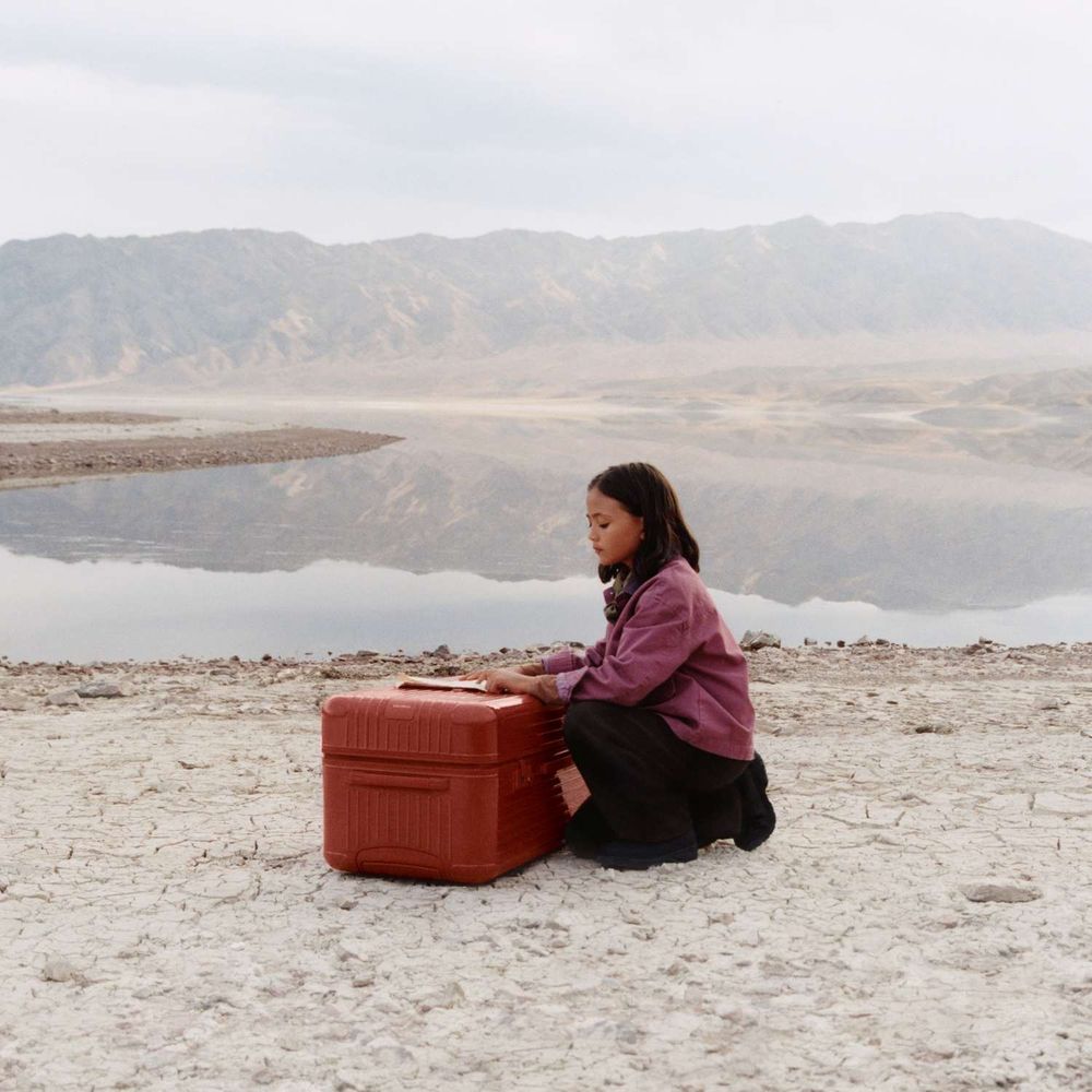 以為芭蕾粉已經夠美？RIMOWA宣布再推出「赤陶色、灰礫色」這就是大家在等的低奢配色天花板！-6