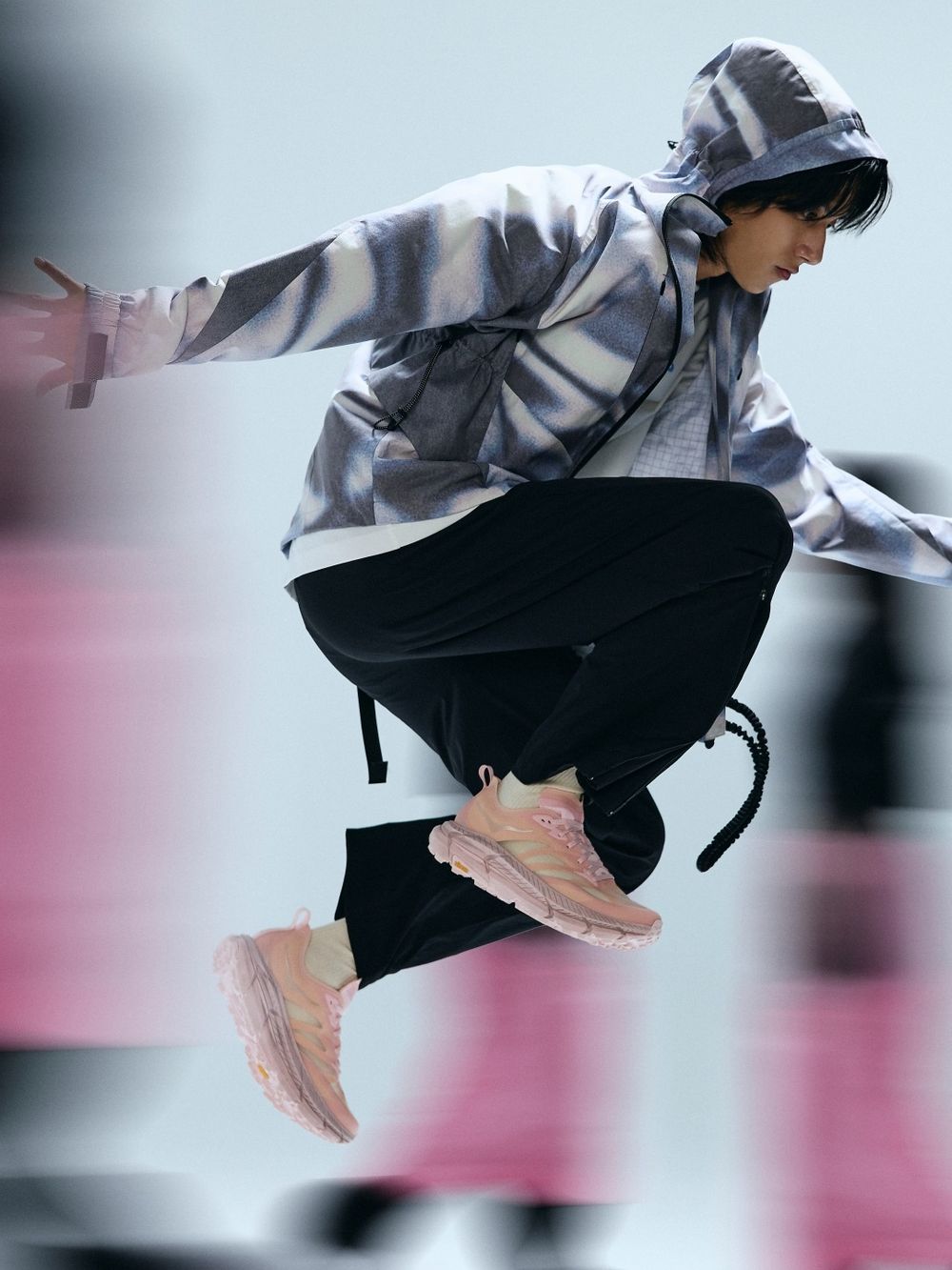 HOKA X oqLiq攜手WHITEROCK 信義A13微型展覽！四雙人氣機能鞋選不出來！-11