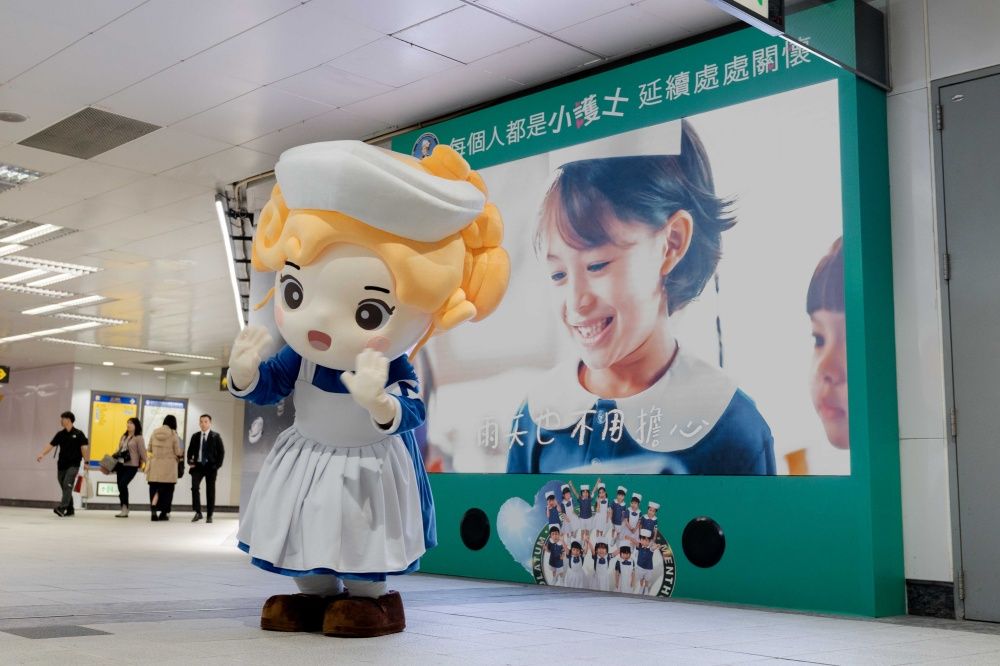 響應11/13世界友善日！曼秀雷敦攜手北捷，用音樂與擁抱傳遞愛！北捷一日限定進站音樂、快閃活動送潤唇膏！-6