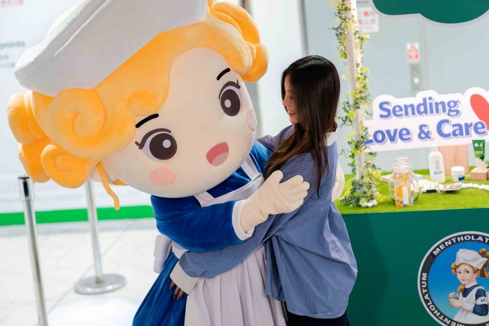 響應11/13世界友善日！曼秀雷敦攜手北捷，用音樂與擁抱傳遞愛！北捷一日限定進站音樂、快閃活動送潤唇膏！-5