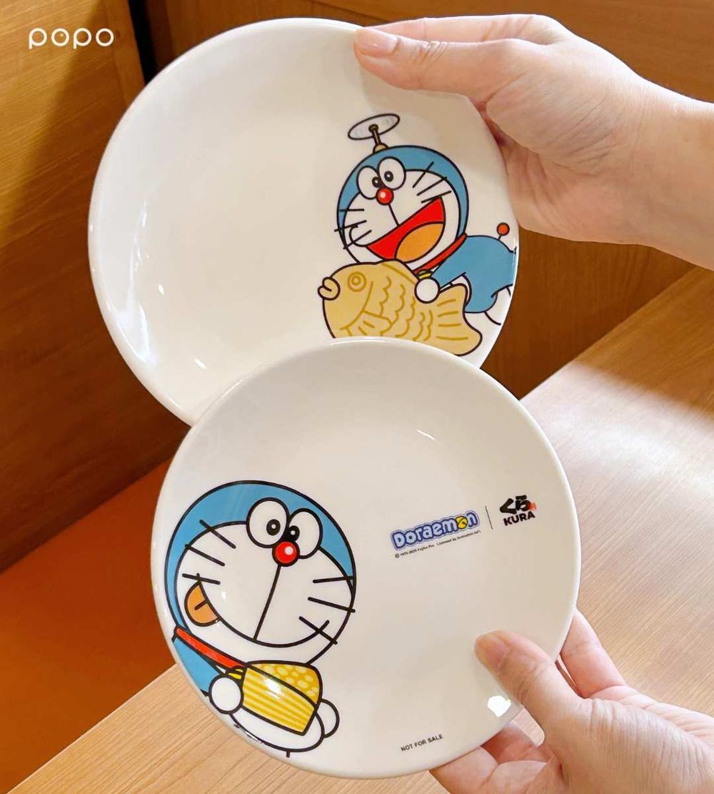 藏壽司最新滿額贈是哆啦A夢周邊小物！超可愛「絨毛束口袋、竹蜻蜓哆啦A夢陶瓷盤」免費帶回家！-3