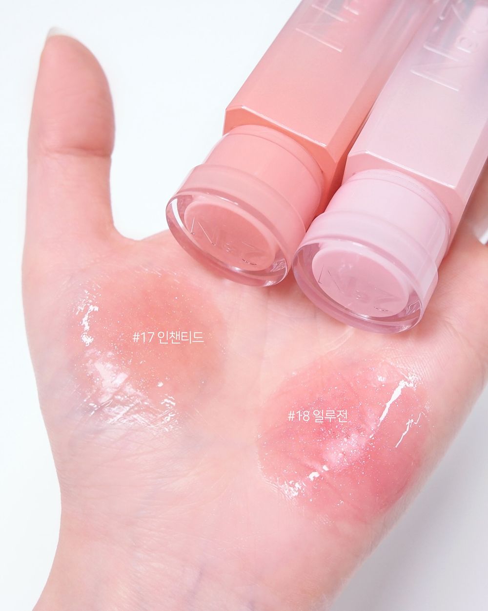 2025韓國聖誕美妝盤點！HERA精品氣墊殼、hince雪花冰透唇釉、2aN仙氣碎鑽眼影...，韓女搶收藏「果凍打亮」！-15