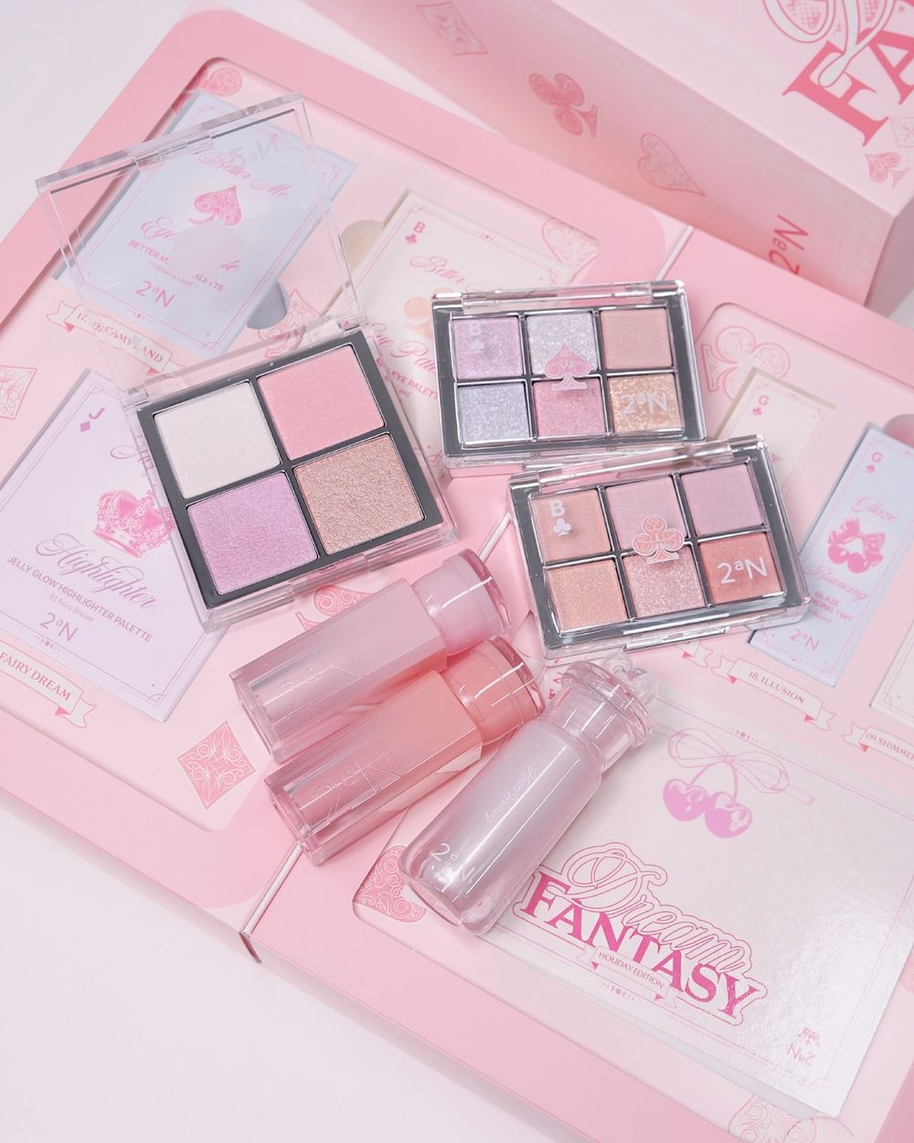 2025韓國聖誕美妝盤點！HERA精品氣墊殼、hince雪花冰透唇釉、2aN仙氣碎鑽眼影...，韓女搶收藏「果凍打亮」！-20