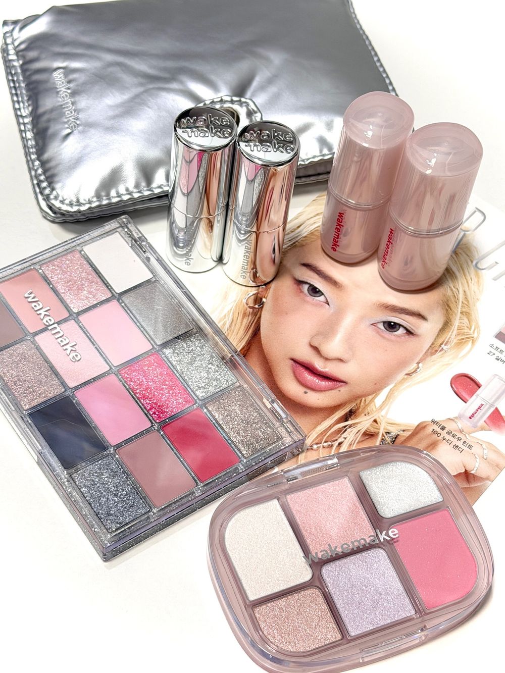 2025韓國聖誕美妝盤點！HERA精品氣墊殼、hince雪花冰透唇釉、2aN仙氣碎鑽眼影...，韓女搶收藏「果凍打亮」！-23