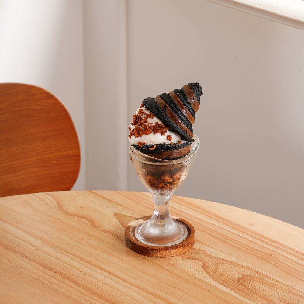 台北人氣咖啡廳LOST and Found冬季新品開賣！宜可頌聯名「泰奶阿芙佳朵、冰芯千層泰奶塔」太欠吃！-7