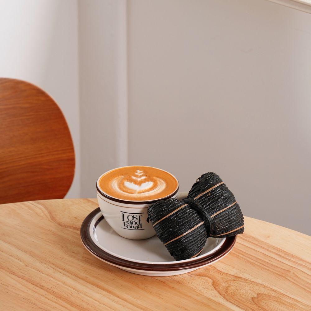 台北人氣咖啡廳LOST and Found冬季新品開賣！宜可頌聯名「泰奶阿芙佳朵、冰芯千層泰奶塔」太欠吃！-8