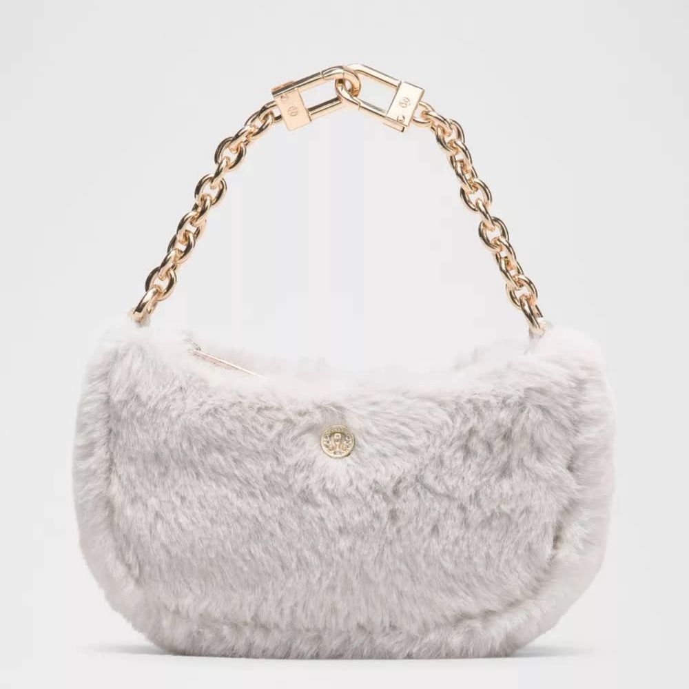 瑜珈服還是得看lululemon！秋冬低奢感「墨紫色、霧綠色」預告2026年度代表色！-6