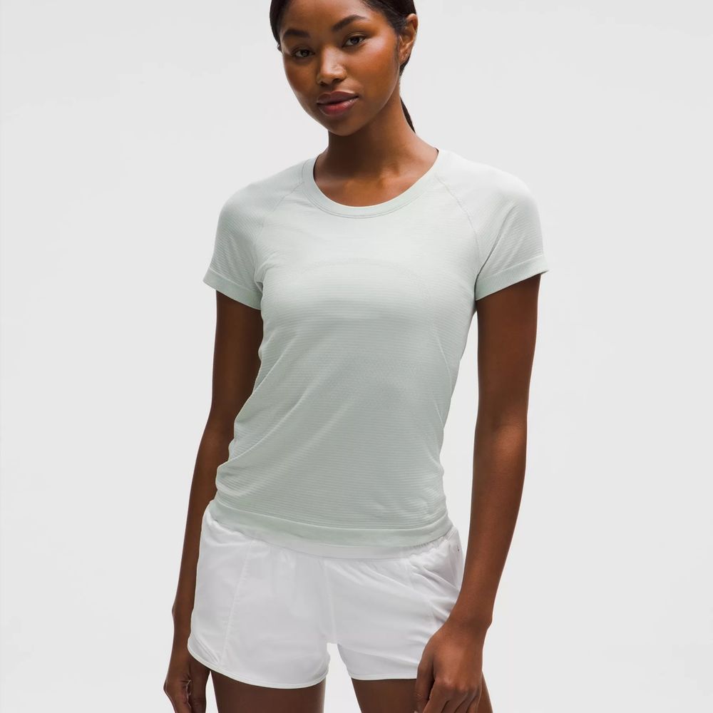 瑜珈服還是得看lululemon！秋冬低奢感「墨紫色、霧綠色」預告2026年度代表色！-11