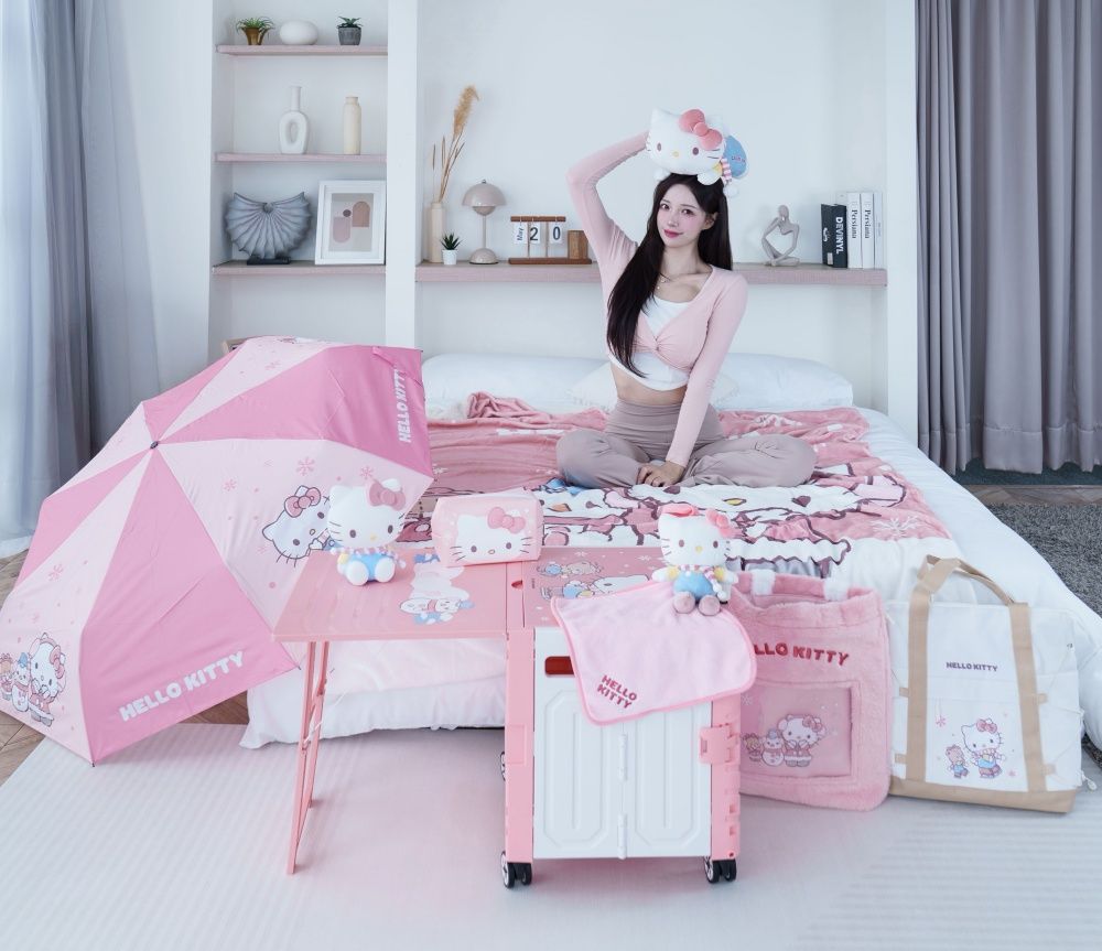 7-11開賣Hello Kitty聖誕福袋！超可愛「凱蒂貓小夜燈+折疊傘、法蘭絨被+玩偶面紙套」全都想帶回家！-11