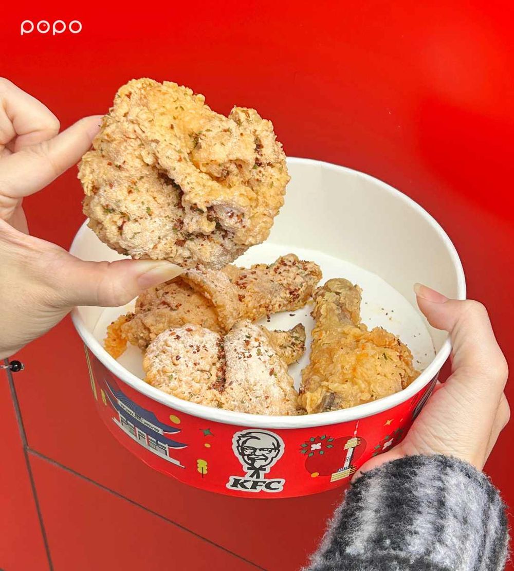 2025聖誕限定必吃！肯德基「聖誕首爾巨大桶」雪花起司炸雞+比司吉+可可流心蛋撻太欠吃！-4