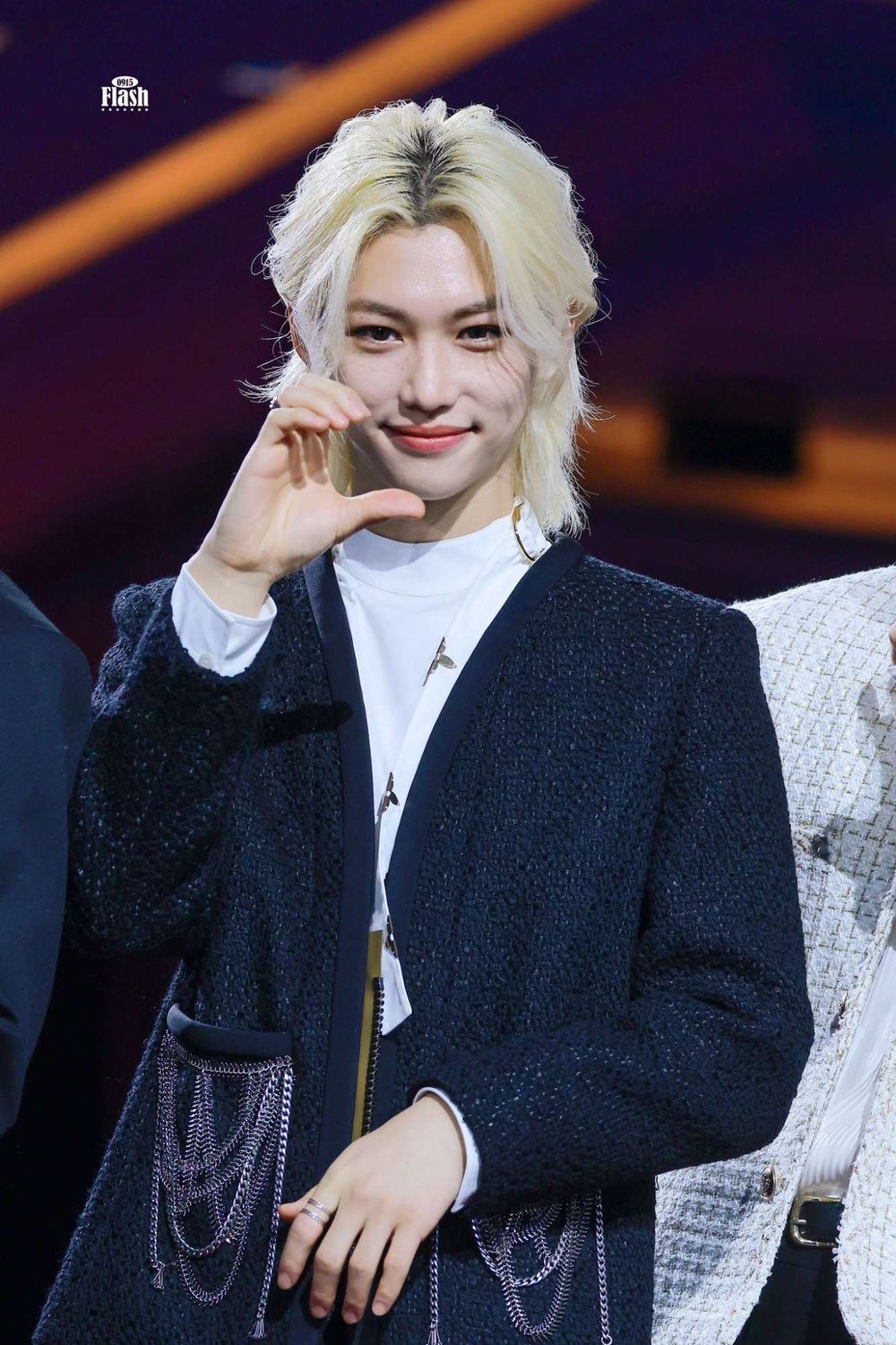 韓網熱議6大KPOP男偶像傳奇紅毯照！成訓、車銀優化身白馬王子，鉉辰平頭亮相震撼全網！-4