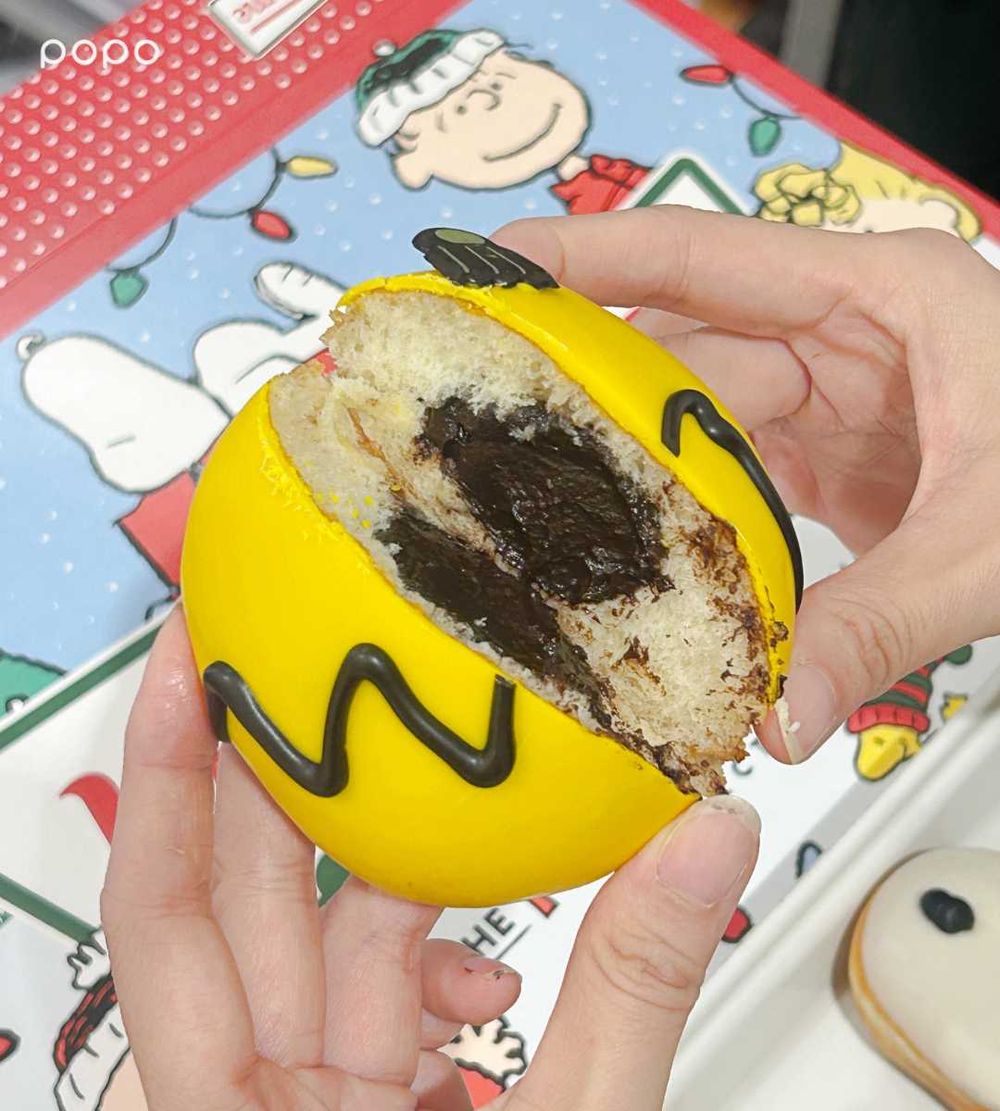 Krispy Kreme跟史努比聯名了！「大頭史努比、查理布朗肚肚甜甜圈」Q到捨不得吃、買再送聖誕小卡！-5