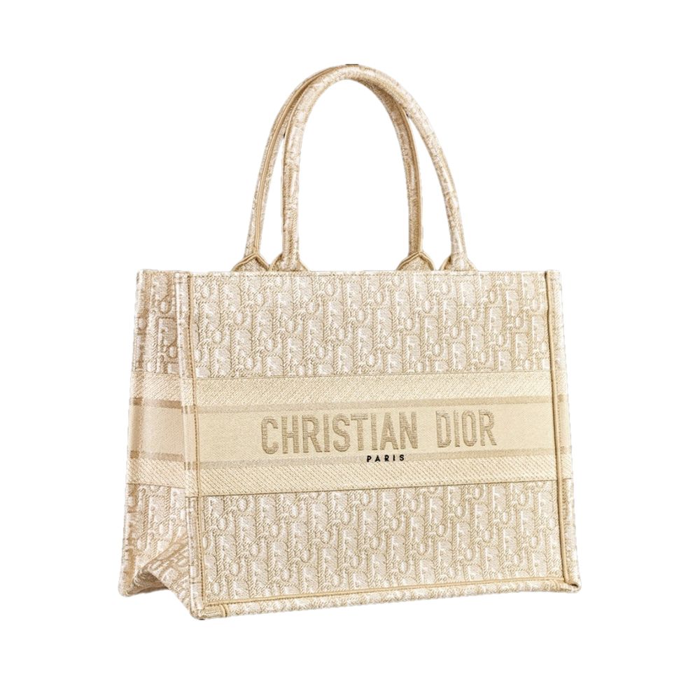  Dior聖誕禮物美瘋了！「淡金色老花卡夾、星星耳環」命中心坎、連聖誕包裝也美到捨不得丟！-2