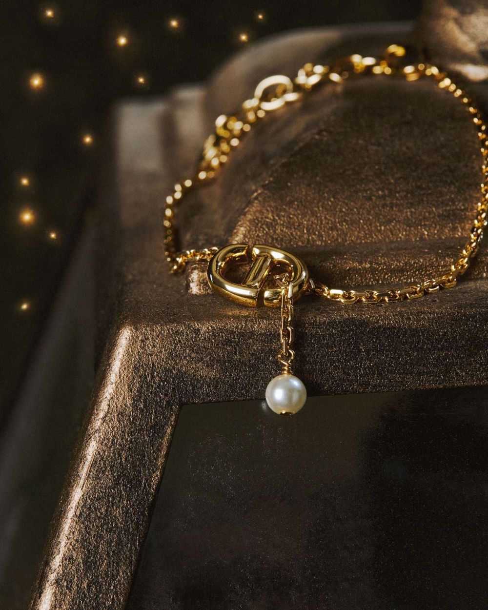  Dior聖誕禮物美瘋了！「淡金色老花卡夾、星星耳環」命中心坎、連聖誕包裝也美到捨不得丟！-10