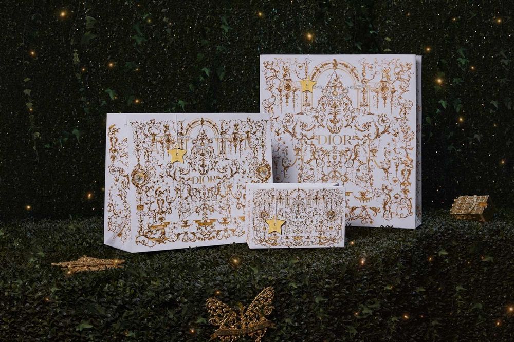 Dior聖誕禮物美瘋了！「淡金色老花卡夾、星星耳環」命中心坎、連聖誕包裝也美到捨不得丟！-14