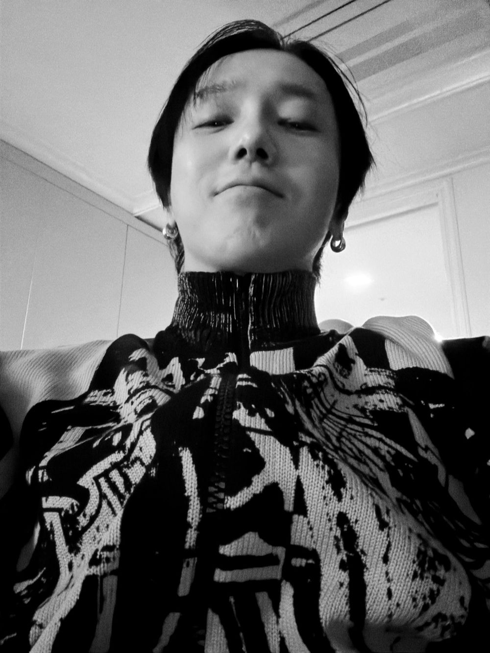 子瑜「小鳥搖」美臀短褲找到了！原來是這品牌「台灣也買得到」！Joy同款牛仔褲顯瘦到誇張！-5