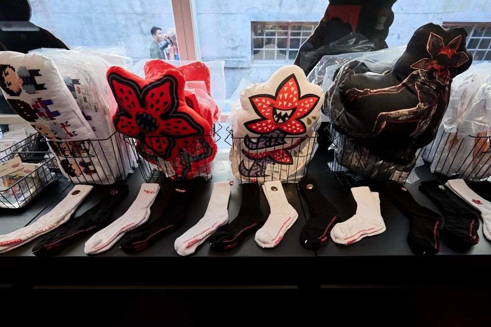 鐵粉興奮爆炸！GETCHI《怪奇物語》聯名貨櫃屋太狂！「角色盲盒、報紙拍貼機」一起踏入顛倒世界！-6