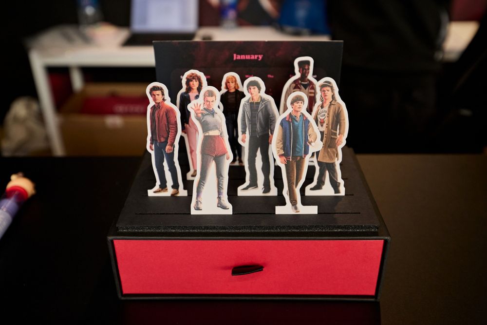 鐵粉興奮爆炸！GETCHI《怪奇物語》聯名貨櫃屋太狂！「角色盲盒、報紙拍貼機」一起踏入顛倒世界！-2