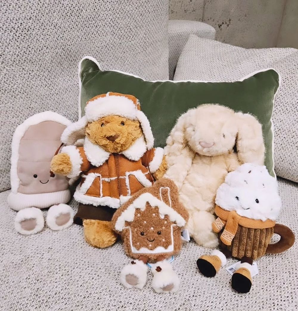 Jellycat最新必買「滑雪俱樂部」限定周邊！超可愛「登山服巴賽羅熊、香草奶油色兔兔」只有這裡買得到！-8