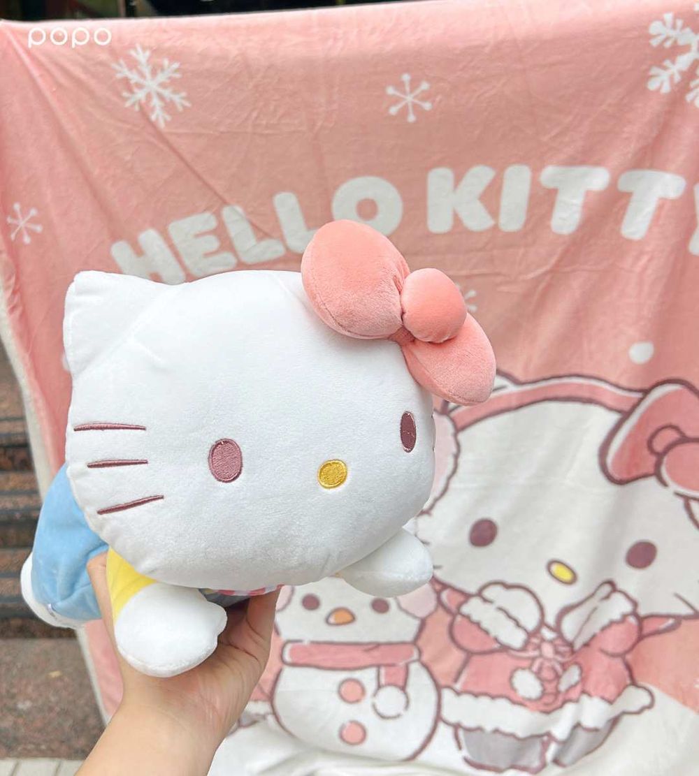 7-11開賣聖誕限定福袋！「矮袋鼠法蘭絨被、Hello Kitty小夜燈+雨傘、歐拉夫擦手巾+包包」千元內就能收！-6