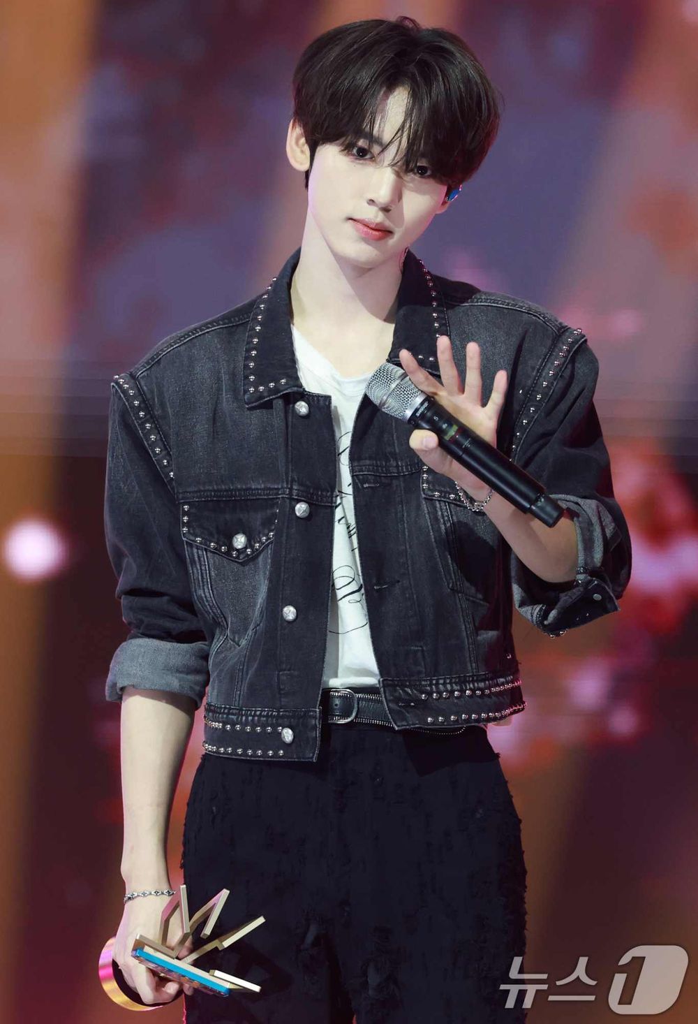 韓網票選五代男團6大神顏成員公開！安乾鎬帥到上熱搜，元彬、韓維辰零死角帥氣入榜！-7