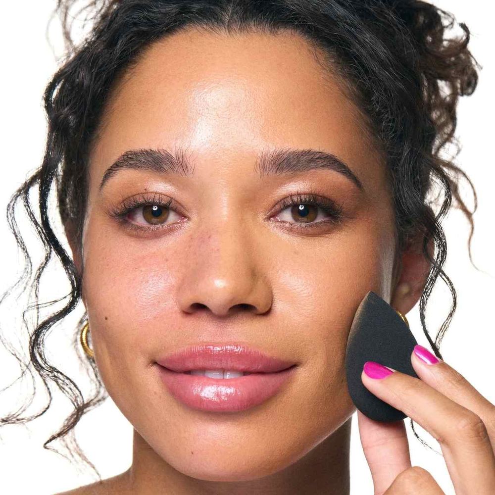 年末派對精緻妝容必備！Beautyblender節慶限定「大蛋、小蛋、吸油粉撲」一次擁有，閨蜜交換禮物保證送進心坎裡！-3