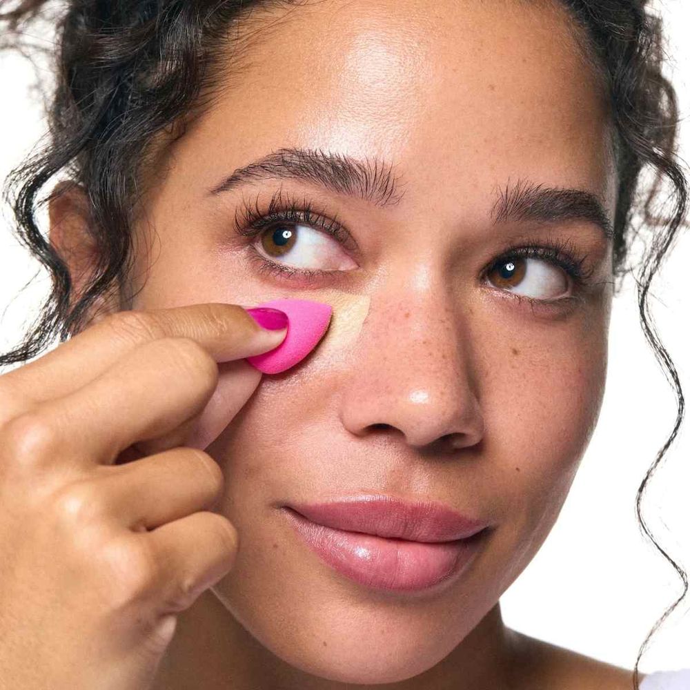 年末派對精緻妝容必備！Beautyblender節慶限定「大蛋、小蛋、吸油粉撲」一次擁有，閨蜜交換禮物保證送進心坎裡！-4