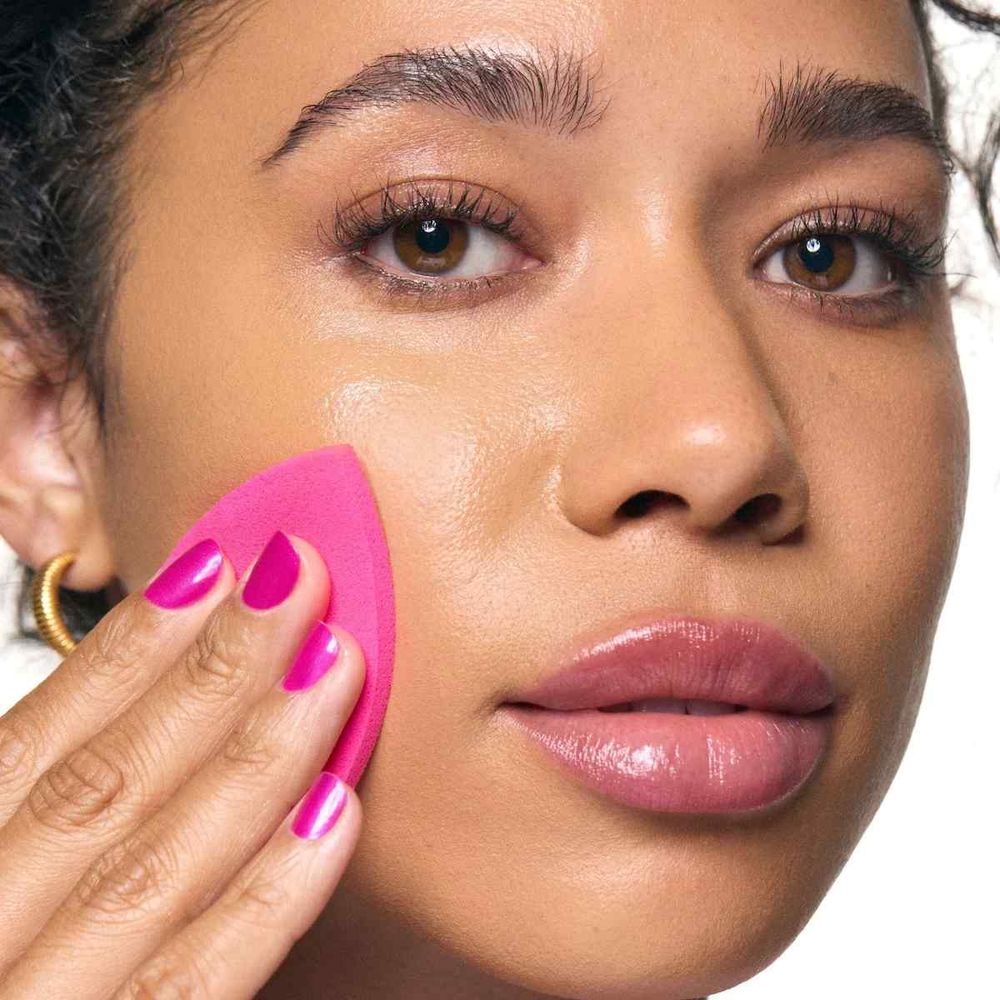 年末派對精緻妝容必備！Beautyblender節慶限定「大蛋、小蛋、吸油粉撲」一次擁有，閨蜜交換禮物保證送進心坎裡！-8