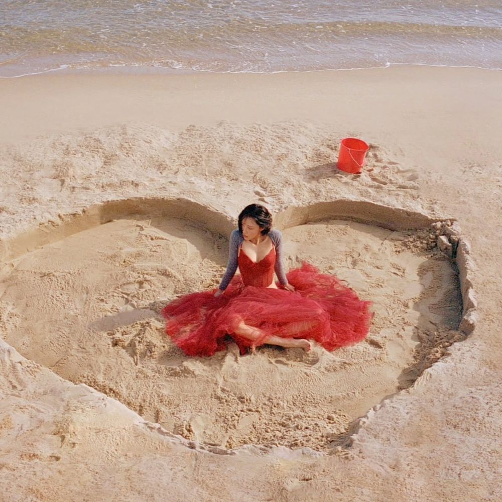 MAMAMOO華莎青龍獎《Good Goodbye》爆瘦登韓網熱搜！從豐臀、蜜大腿華麗變身纖細骨感型，她只改變了5件事！-2