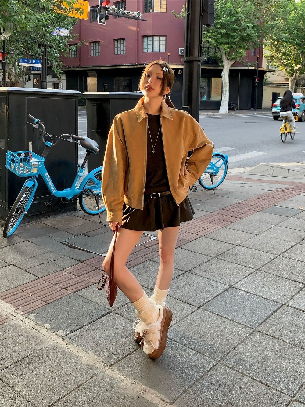 準備迎接2026！五個跨年派對穿搭Dress Code靈感！亮片、洋裝「這樣穿」上鏡又不會太浮誇！-16