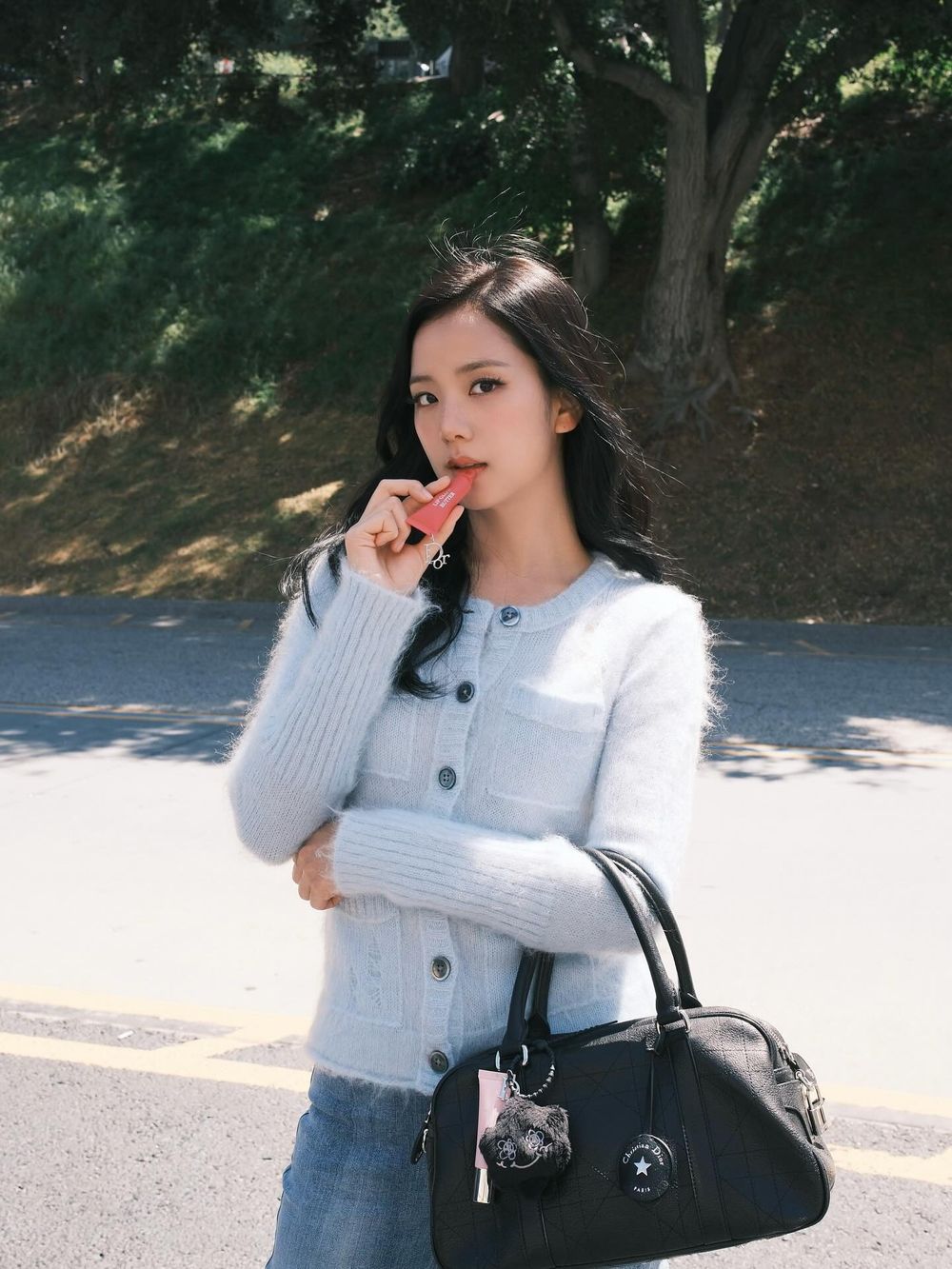 準備迎接2026！五個跨年派對穿搭Dress Code靈感！亮片、洋裝「這樣穿」上鏡又不會太浮誇！-18