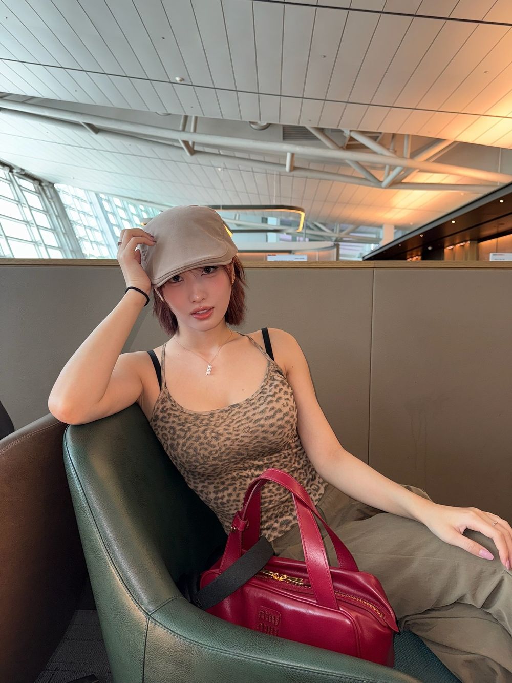 準備迎接2026！五個跨年派對穿搭Dress Code靈感！亮片、洋裝「這樣穿」上鏡又不會太浮誇！-23