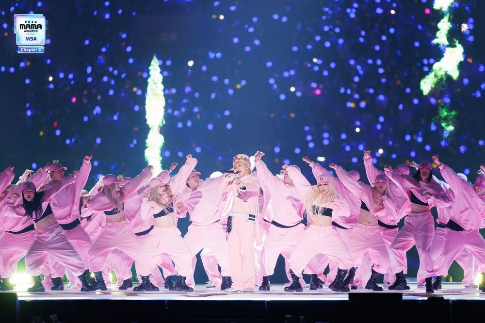 G-DRAGON奪四冠王再次霸氣開嗆MAMA！時隔十年周潤發再為權志龍頒獎，GD獲大賞「致敬細節」粉絲全哭了！-8