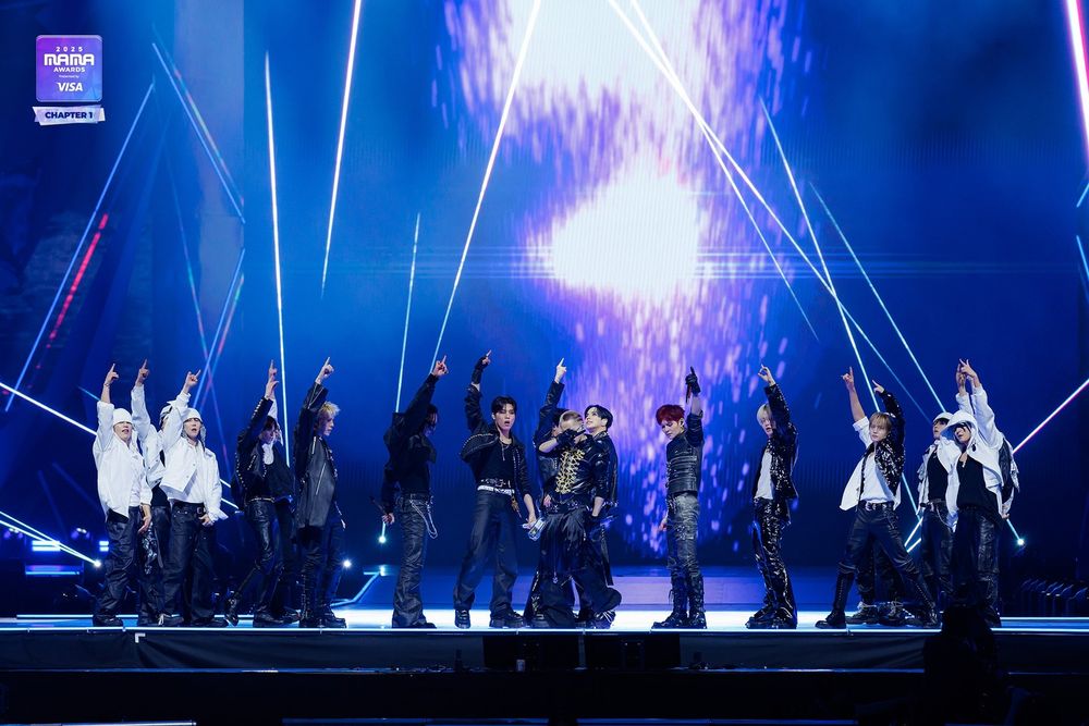 網熱議2025MAMA舞台Live唱得很好的韓團！Stray Kids爆發力驚人，BABYMONSTER高音實力太穩！-12