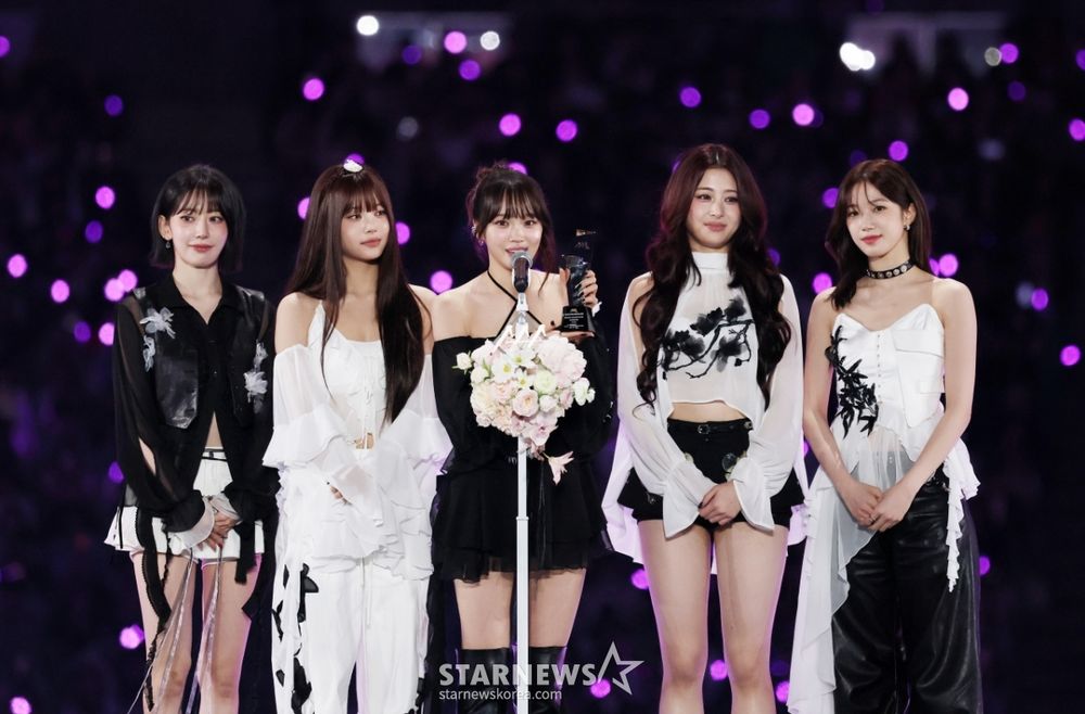 2025AAA亞洲明星盛典頒獎典禮得獎名單出爐！SKZ橫掃年度歌手七大獎，IU＆朴寶劍合體獲最佳CP獎！-12