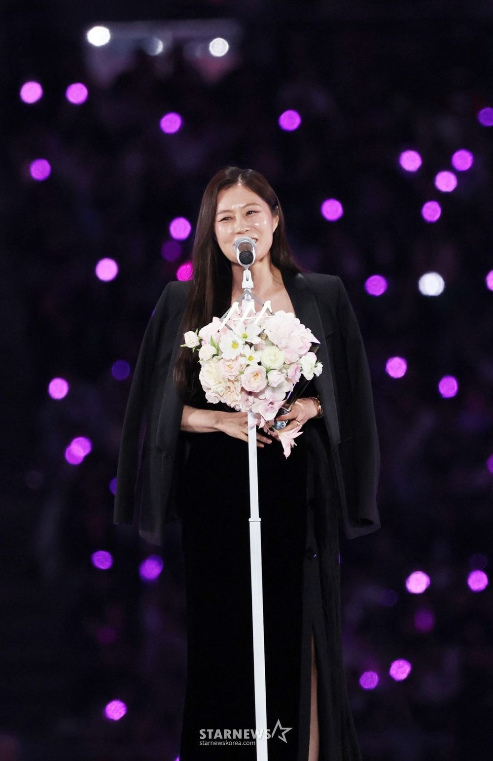 2025AAA亞洲明星盛典頒獎典禮得獎名單出爐！SKZ橫掃年度歌手七大獎，IU＆朴寶劍合體獲最佳CP獎！-8