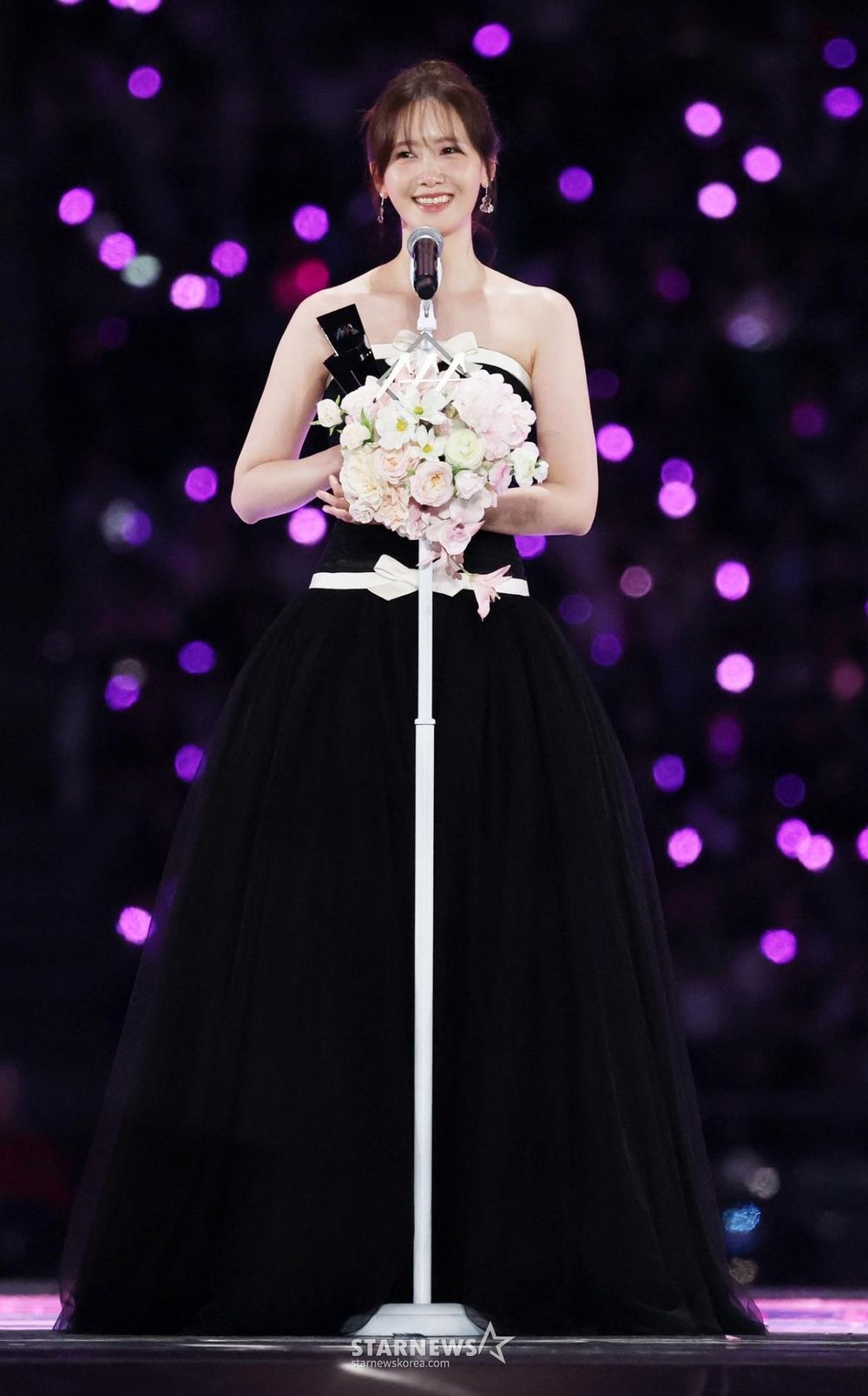 2025AAA亞洲明星盛典頒獎典禮得獎名單出爐！SKZ橫掃年度歌手七大獎，IU＆朴寶劍合體獲最佳CP獎！-9