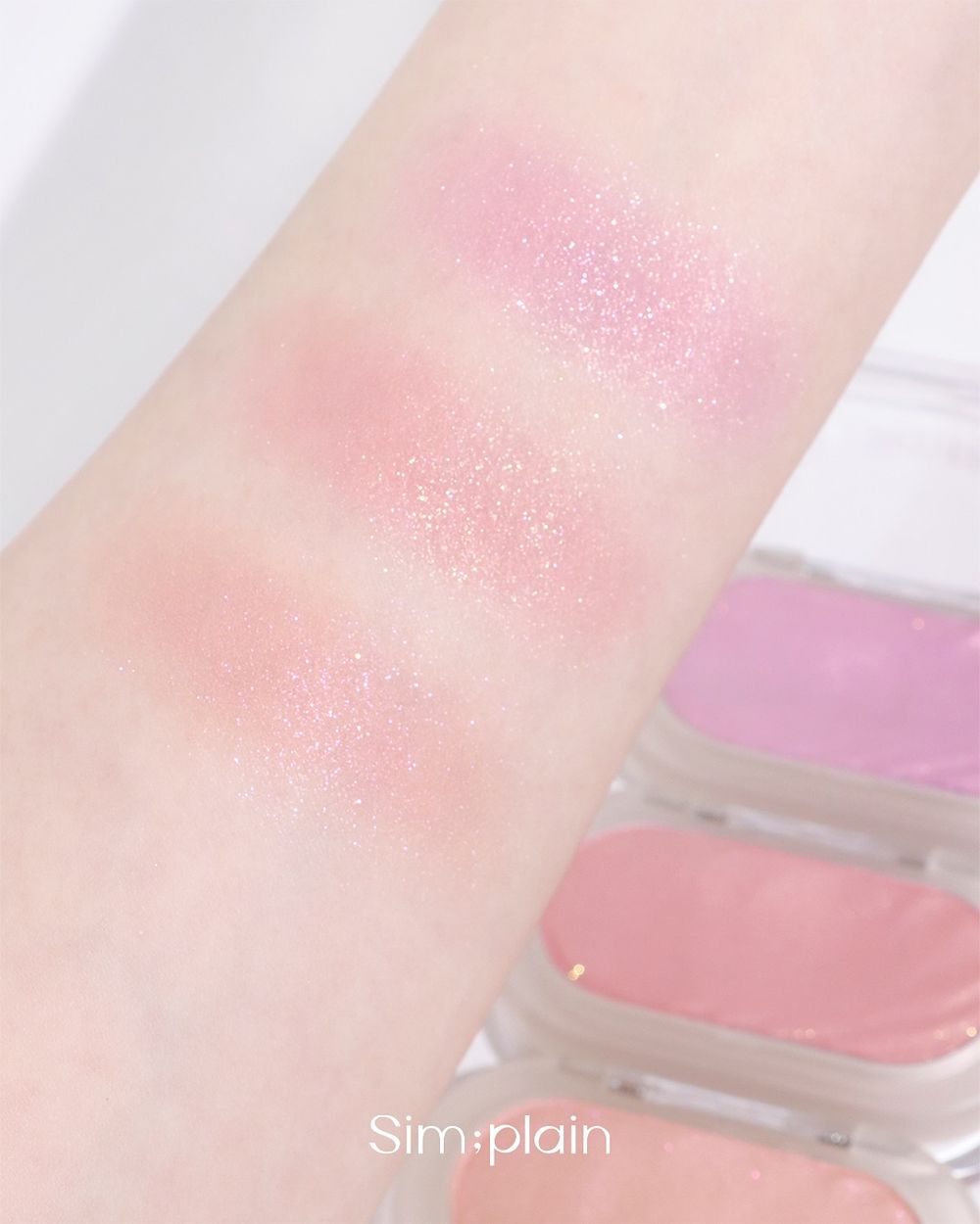 上市秒熱賣缺貨！韓女人手一顆「閃鑽腮紅霜」裸淡米杏灑滿粉色珠光，打亮＋頰彩一顆搞定，人氣化妝師激推、怎麼畫都美成仙！-10