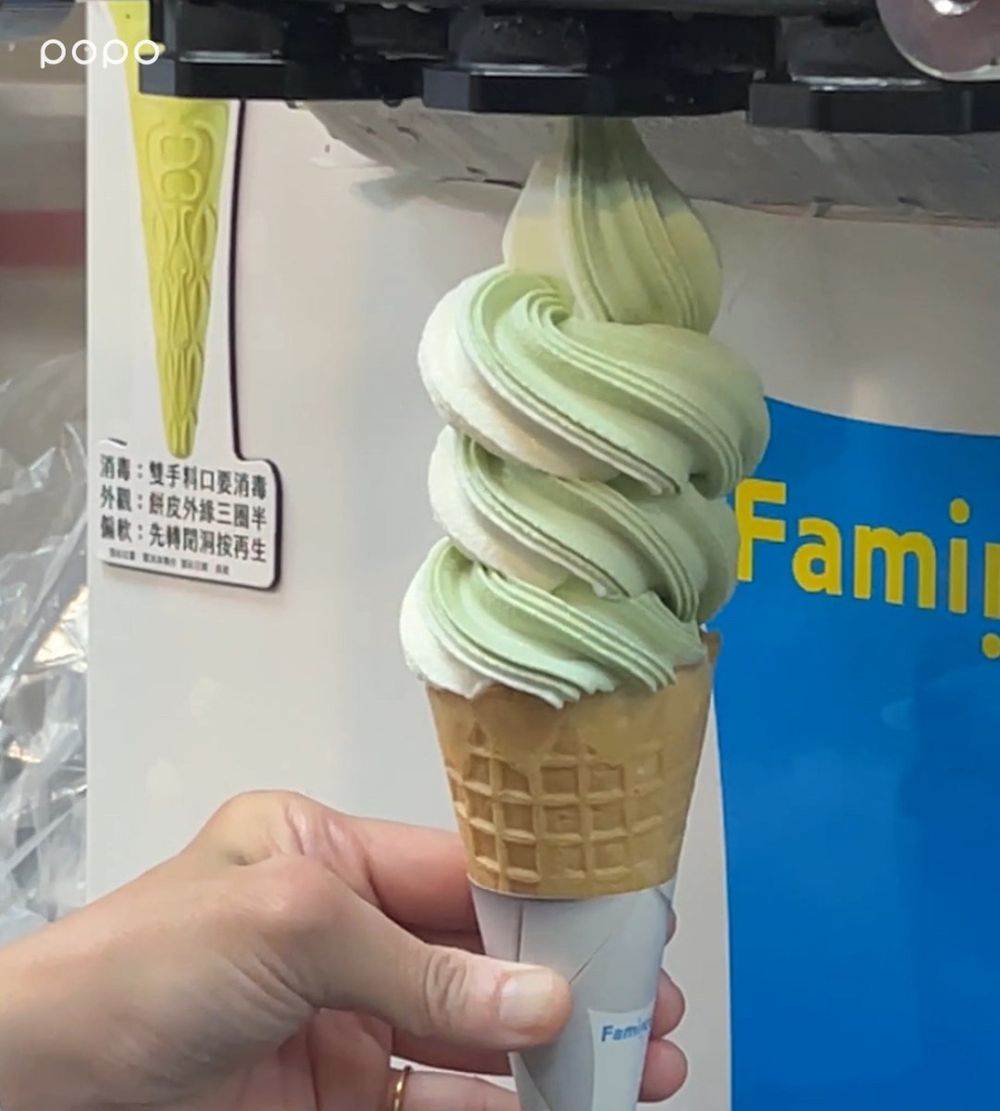 一支不用38元！全家最新「開心果霜淇淋」濃郁堅果香氣太療癒、還能用9元加購巧克力淋醬打造奢華甜點！-5