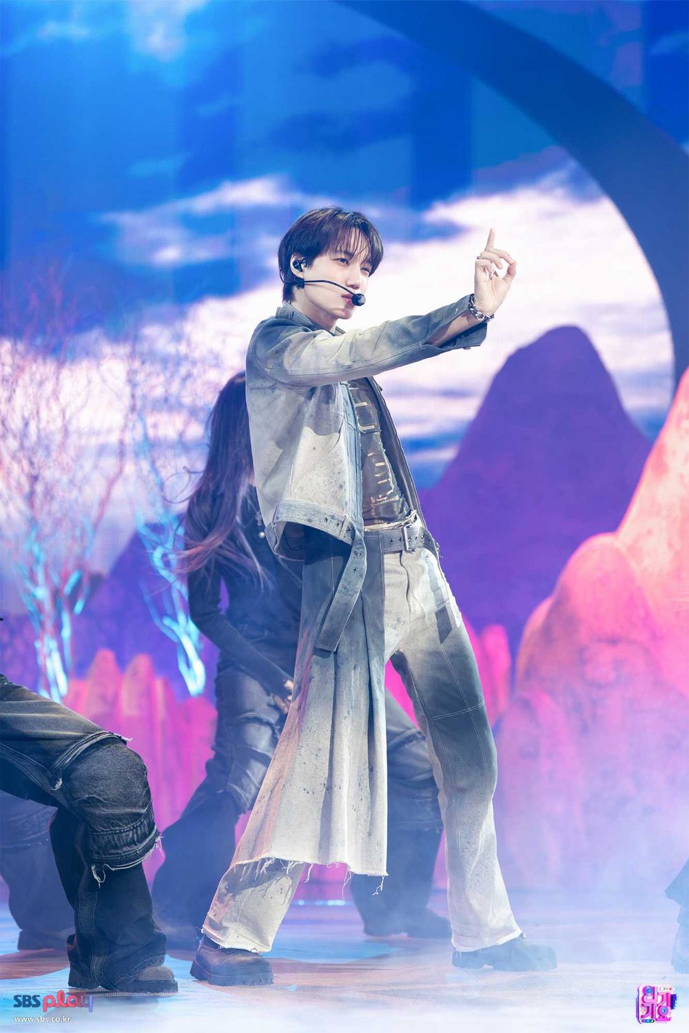 舞者票選「舞台統治力」最強的二三代韓團偶像TOP6！Lisa、KAI氣場太強，j-hope「表演之神」實至名歸！-3