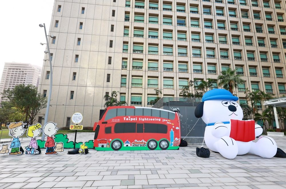 史努比在信義區！超巨大「史努比、歐拉夫、貝兒」充氣氣偶現身市政府，還有Q翻糊塗塌客燈飾要拍！-5