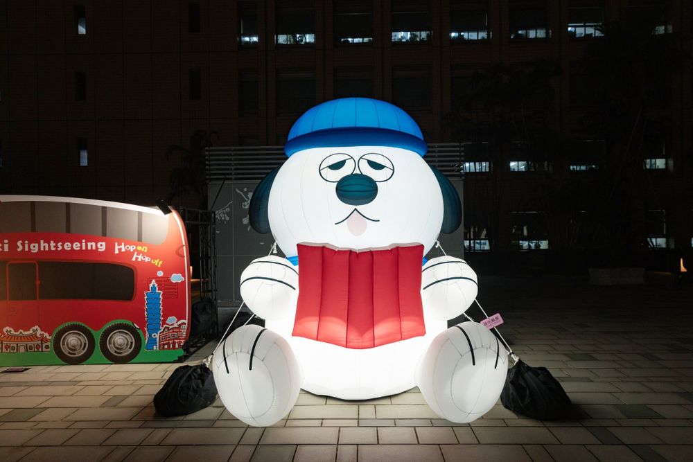 史努比在信義區！超巨大「史努比、歐拉夫、貝兒」充氣氣偶現身市政府，還有Q翻糊塗塌客燈飾要拍！-7