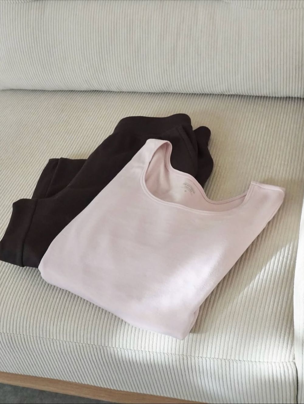 今年要買這幾款！UNIQLO五大「新必買發熱衣」清單！許瑋甯C系列、BRATOP款...日妞都包色！-9