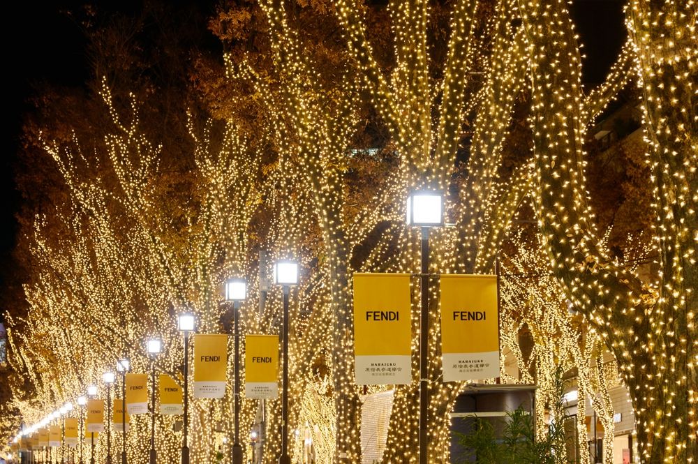 Mina名井南美得發光！「不科學公主神顏」驚豔日本聖誕點燈！牛仔裙＋Peekaboo美翻全場！-5