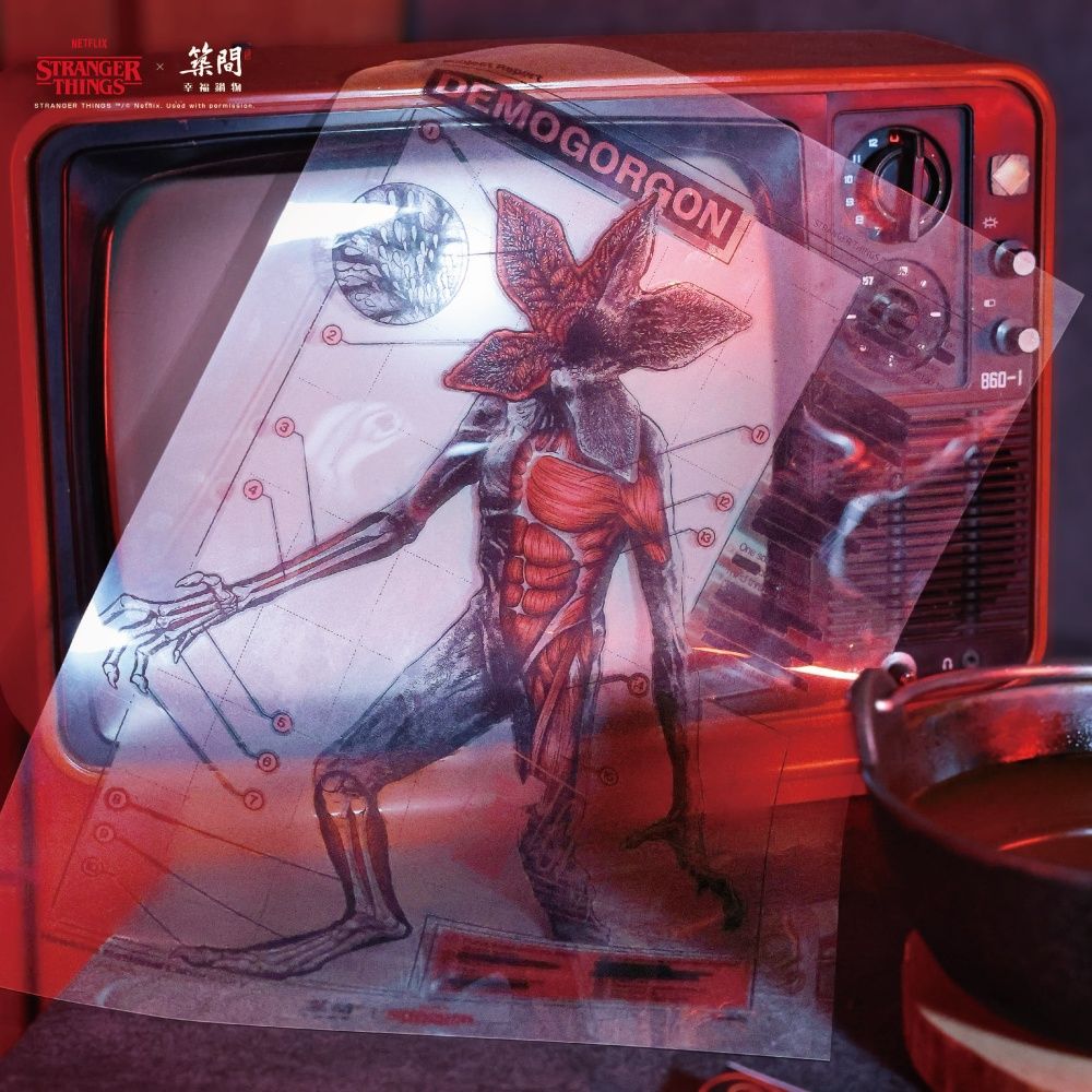 築間火鍋跟《怪奇物語》聯名了！限定套餐辛味噌湯底+海陸拼盤太奢華、還有海報&證件套要收藏！-13