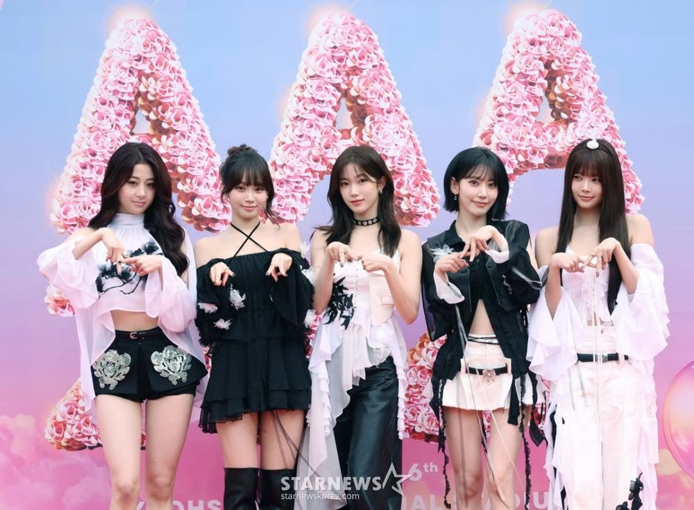 2025AAA頒獎典禮紅毯直擊！金裕貞最美黑天鵝、舒華女人味爆棚，張員瑛手挽李俊昊、全場最養眼MVP！-5